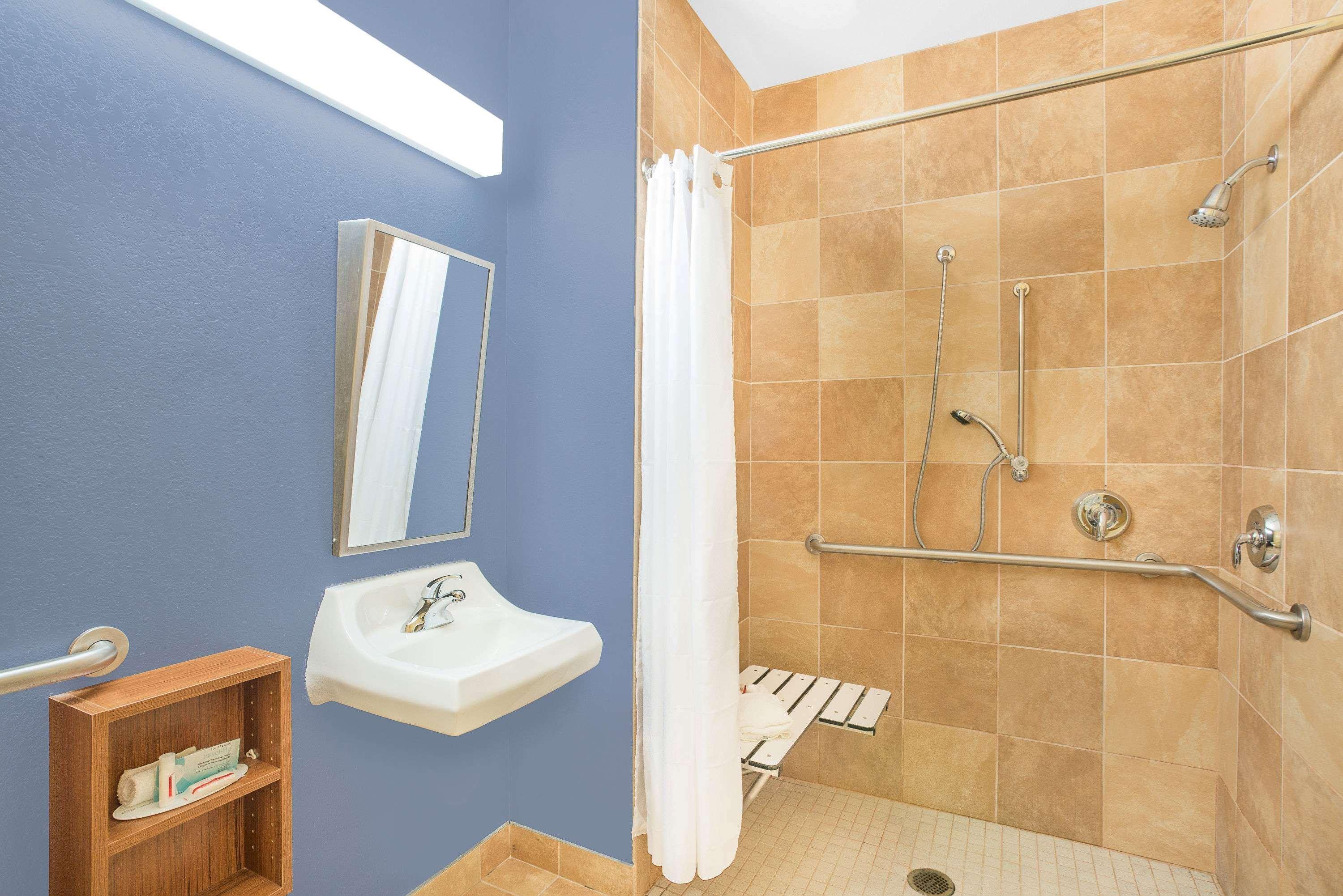 Microtel Inn & Suites Chili/Rochester Екстер'єр фото