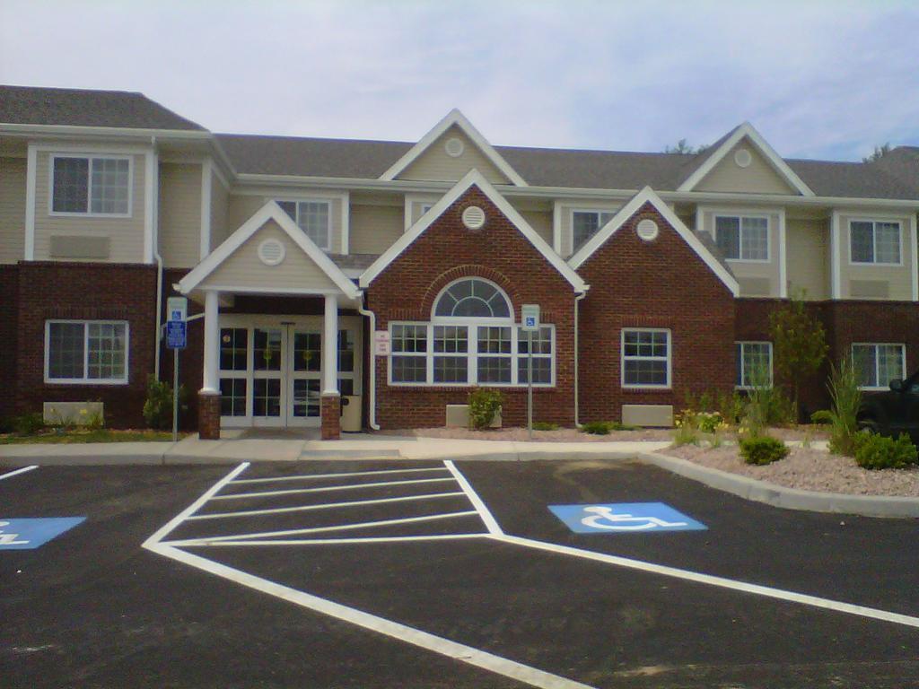 Microtel Inn & Suites Chili/Rochester Екстер'єр фото
